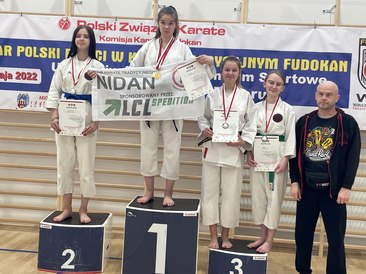 Medale wieluńskich karateków w Toruniu
