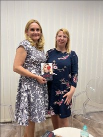 Pisarka Krystyna Mirek gościem biblioteki miejskiej w Wieluniu