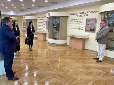 Wieluńskie II LO z umową o współpracy z Akademią Sztuki Wojennej 