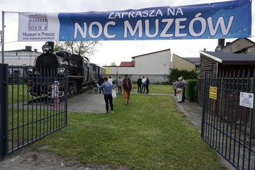 Noc Muzeów w Praszce: nowe wystawy i „ożywiona” ciuchcia