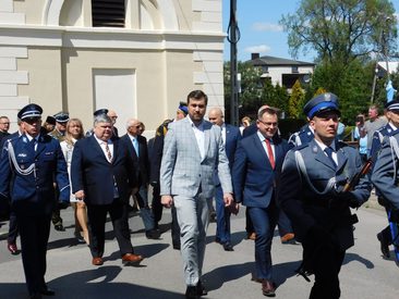 W Skomlinie odsłonięto tablicę dedykowaną wieloletniemu komendantowi śląskiej Policji
