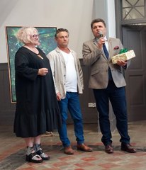 Obrazy Krzysztofa Jackiewicza na Dworcu Kulturalnym w Dąbrowie