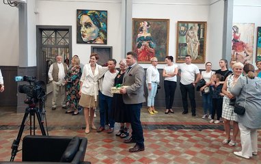 Obrazy Krzysztofa Jackiewicza na Dworcu Kulturalnym w Dąbrowie