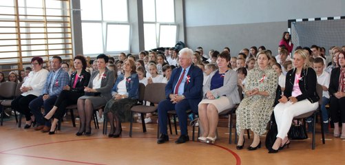 Ostrówek: rocznica nadania szkole podstawowej imienia rtm. Witolda Pileckiego
