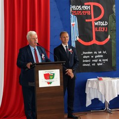 Ostrówek: rocznica nadania szkole podstawowej imienia rtm. Witolda Pileckiego