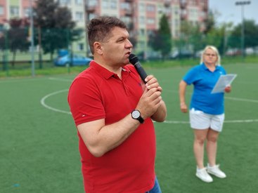 Dzieci i dorośli zagrali w turnieju charytatywnym na orliku