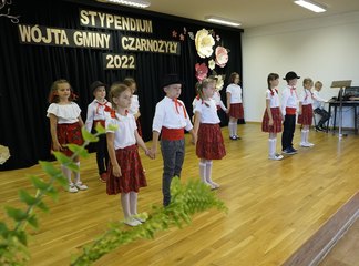 Stypendium wójta gminy Czarnożyły trafiło w tym roku do 49 uczniów