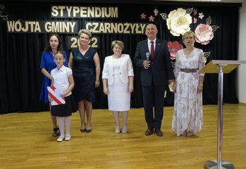 Stypendium wójta gminy Czarnożyły trafiło w tym roku do 49 uczniów