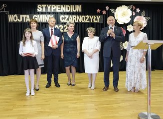 Stypendium wójta gminy Czarnożyły trafiło w tym roku do 49 uczniów