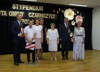 Stypendium wójta gminy Czarnożyły trafiło w tym roku do 49 uczniów