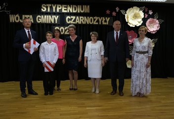Stypendium wójta gminy Czarnożyły trafiło w tym roku do 49 uczniów