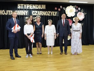 Stypendium wójta gminy Czarnożyły trafiło w tym roku do 49 uczniów