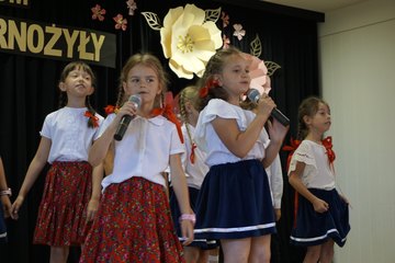 Stypendium wójta gminy Czarnożyły trafiło w tym roku do 49 uczniów