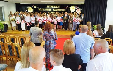 Stypendium wójta gminy Czarnożyły trafiło w tym roku do 49 uczniów