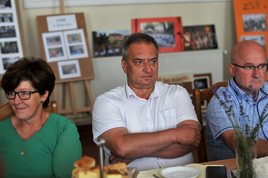 W Mokrsku spotkali się mieszkańcy i pracownicy instytucji, które mieściły się w dworku