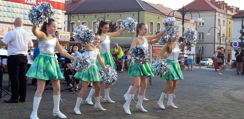 Koncert muzyki filmowej i rozrywkowej na placu Legionów w Wieluniu