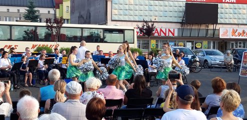 Koncert muzyki filmowej i rozrywkowej na placu Legionów w Wieluniu