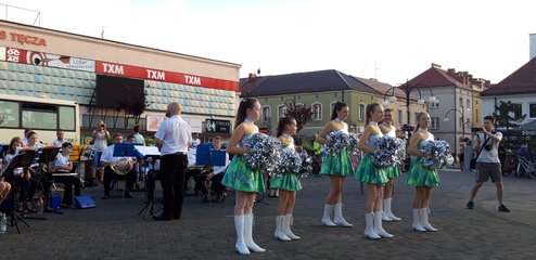 Koncert muzyki filmowej i rozrywkowej na placu Legionów w Wieluniu