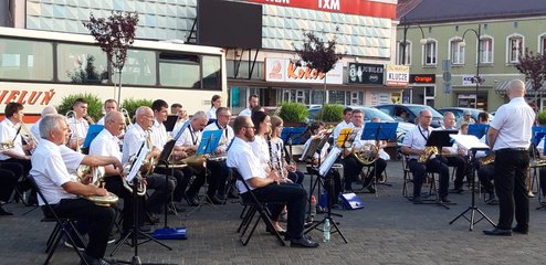 Koncert muzyki filmowej i rozrywkowej na placu Legionów w Wieluniu