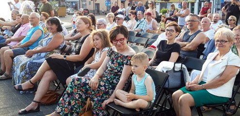 Koncert muzyki filmowej i rozrywkowej na placu Legionów w Wieluniu