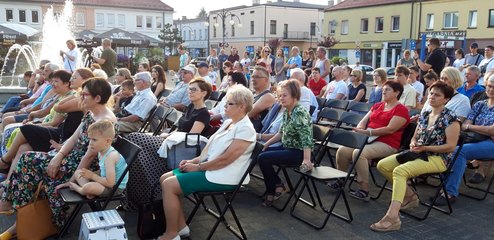 Koncert muzyki filmowej i rozrywkowej na placu Legionów w Wieluniu