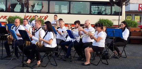 Koncert muzyki filmowej i rozrywkowej na placu Legionów w Wieluniu