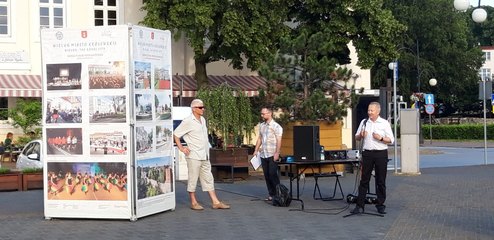 Koncert muzyki filmowej i rozrywkowej na placu Legionów w Wieluniu