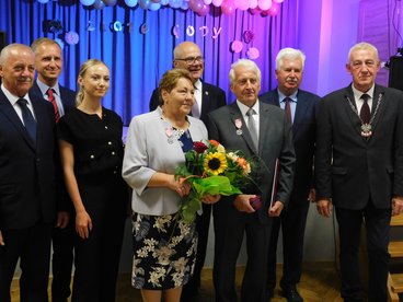 Złote Gody w gminie Ostrówek. Medale prezydenta RP przyznane dla 21 par