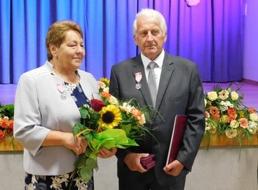 Złote Gody w gminie Ostrówek. Medale prezydenta RP przyznane dla 21 par