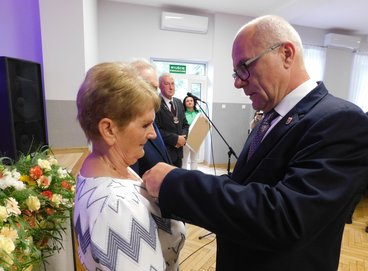 Złote Gody w gminie Ostrówek. Medale prezydenta RP przyznane dla 21 par