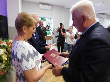 Złote Gody w gminie Ostrówek. Medale prezydenta RP przyznane dla 21 par