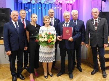 Złote Gody w gminie Ostrówek. Medale prezydenta RP przyznane dla 21 par
