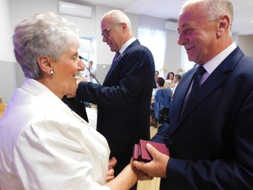 Złote Gody w gminie Ostrówek. Medale prezydenta RP przyznane dla 21 par