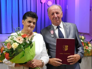 Złote Gody w gminie Ostrówek. Medale prezydenta RP przyznane dla 21 par