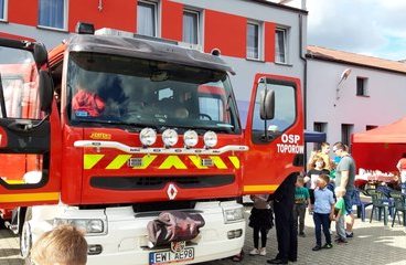 Piknik rodzinny połączony z otwarciem świetlicy wiejskiej w Toporowie