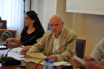 O wynagrodzeniach nauczycieli i dyrektorów szkół debatują radni na 57. sesji Rady Powiatu w Wieluniu