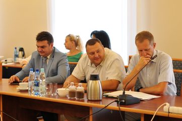 O wynagrodzeniach nauczycieli i dyrektorów szkół debatują radni na 57. sesji Rady Powiatu w Wieluniu