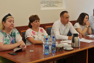 O wynagrodzeniach nauczycieli i dyrektorów szkół debatują radni na 57. sesji Rady Powiatu w Wieluniu