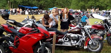 Setki motocyklistów na zlocie w Konopnicy