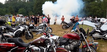 Setki motocyklistów na zlocie w Konopnicy