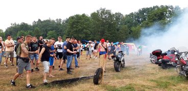 Setki motocyklistów na zlocie w Konopnicy