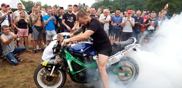 Setki motocyklistów na zlocie w Konopnicy