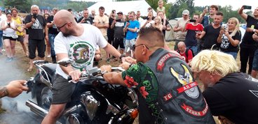 Setki motocyklistów na zlocie w Konopnicy