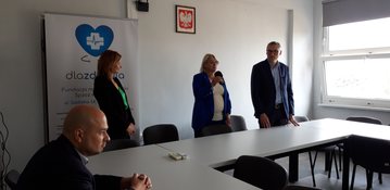 „To urządzenie to krok w przyszłość” - Fundacja „Dla zdrowia” kupiła KTG dla wieluńskiego szpitala