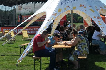 Piękne słońce i moc atrakcji – za nami zorganizowany w Ostrówku Piknik Województwa Łódzkiego