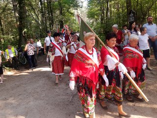 Znów we mszy w Dolinie Objawienia wzięły udział setki wiernych