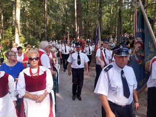 Znów we mszy w Dolinie Objawienia wzięły udział setki wiernych