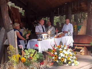 Znów we mszy w Dolinie Objawienia wzięły udział setki wiernych