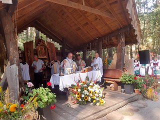 Znów we mszy w Dolinie Objawienia wzięły udział setki wiernych