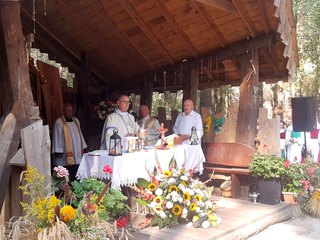 Znów we mszy w Dolinie Objawienia wzięły udział setki wiernych